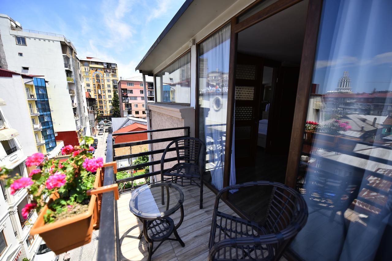Hotel Phaliashvili Batumi Exterior foto